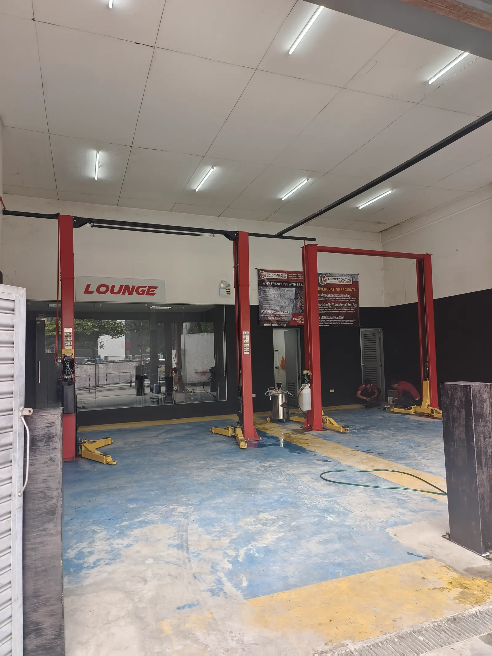 E&A service bay and operating area
